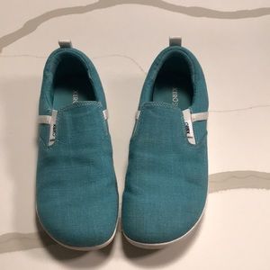 Xero Aptos Barefoot Shoes Size 9